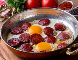 Sucuklu Yumurta